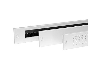 Панель с щеточным вводом для кабелей цоколя телекоммуникационного